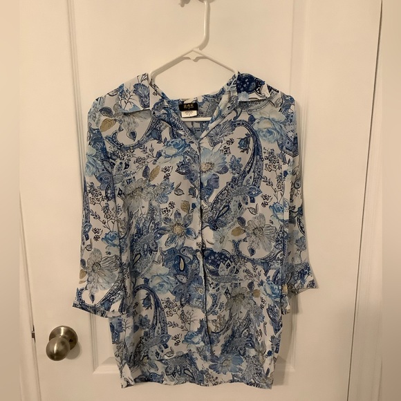 Blue paisley button down blouse. - Picture 1 of 3